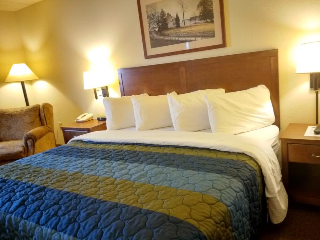 King Business (6) at Madelia Hotel & Suites in Madelia